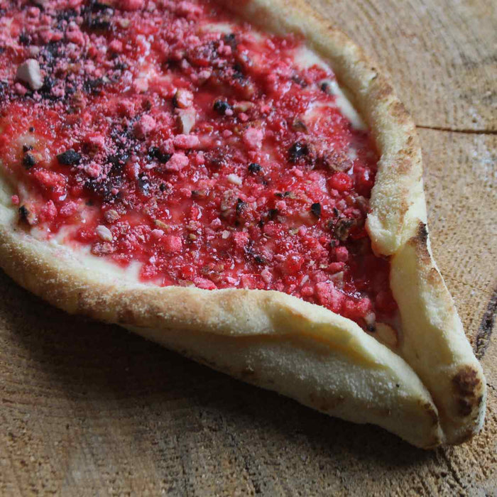 Pide (pizza turca) con praline rosa di Lione