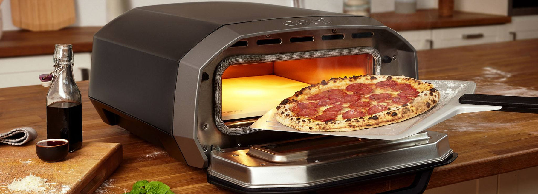 Ti presentiamo Ooni Volt 12: il tuo nuovo forno per pizza completamente elettrico, per uso interno ed esterno