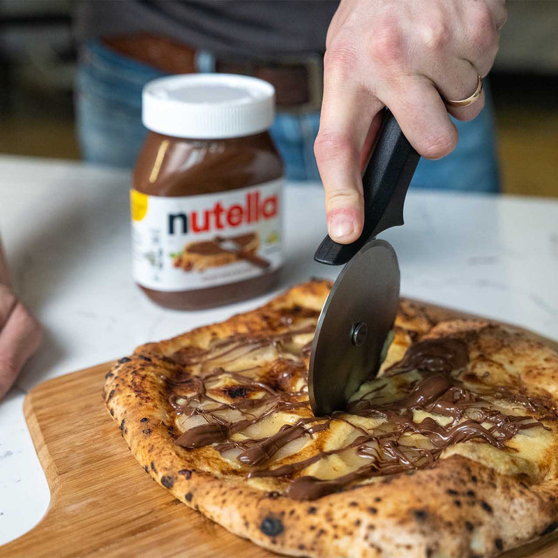 Biscotti cookie con gocce di cioccolato, cotti nel forno Ooni Volt — Ooni IT