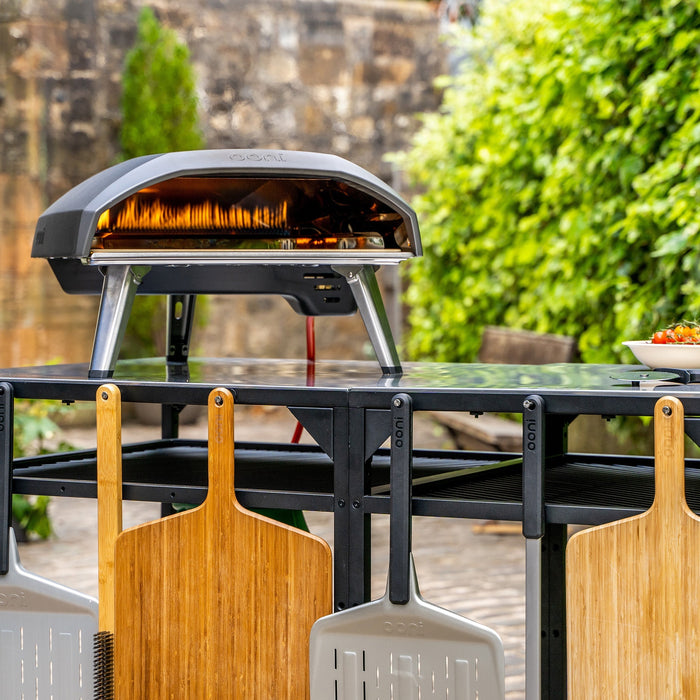 Ooni Large Pizza Table with the Koda 16 | Clicca su questa immagine per aprire la modalità galleria immagini del prodotto. La modalità galleria immagini del prodotto consente di ingrandire le immagini.