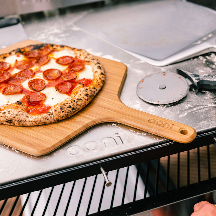 Spazzola per forno a legna  Spazzola forno pizza — Ooni IT