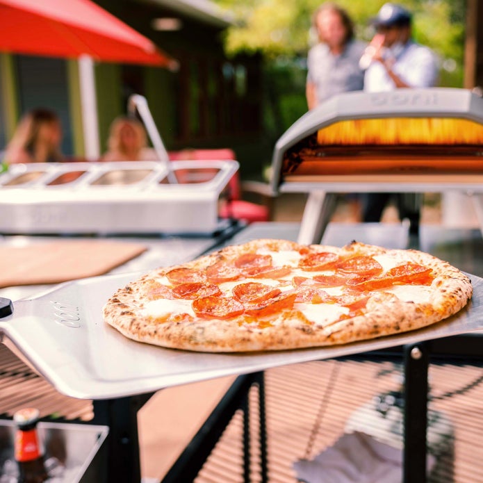 Ooni 14" Pizza Peel with Koda Pizza Oven | Clicca su questa immagine per aprire la modalità galleria immagini del prodotto. La modalità galleria immagini del prodotto consente di ingrandire le immagini.